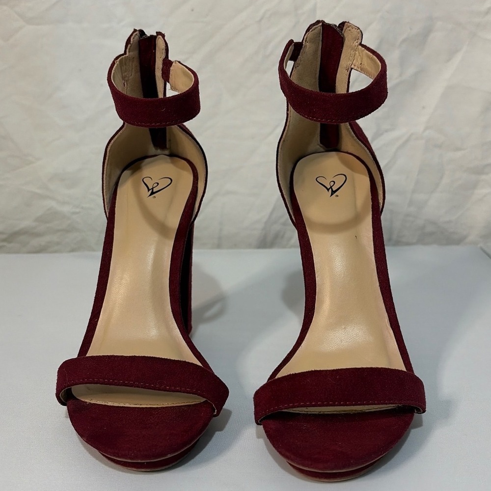 Windsor Burgundy Faux Suede Block Heel Ankle Strap Sandals Womens Size 6 Maroon